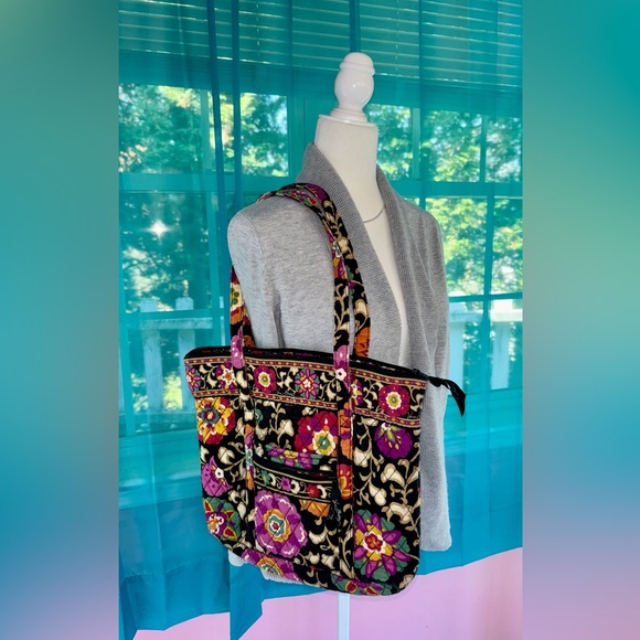 Vera Bradley Suzani Print Quilted Tote Bag Black Floral Cotton Shoulder Bag - Picture 5 of 5